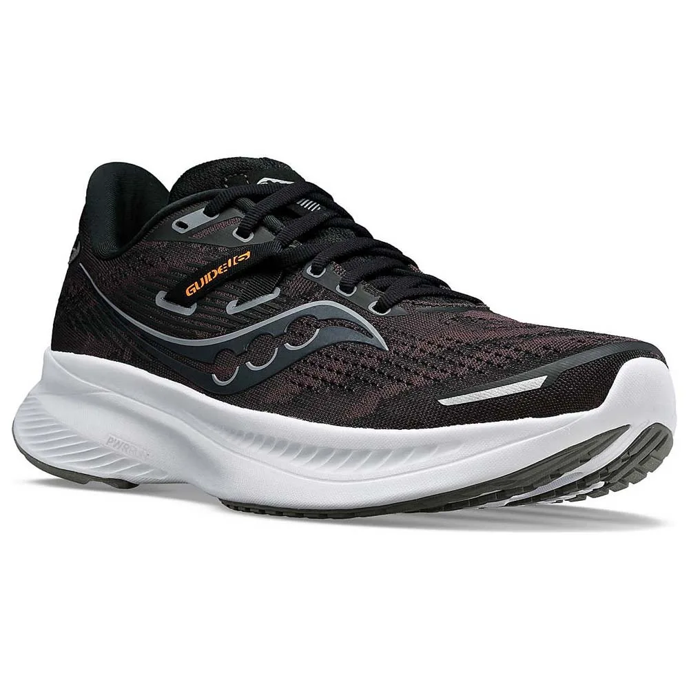 En snygg och skön Saucony Guide 16 (dam) som passar perfekt till asfaltslöpning snett underifrån