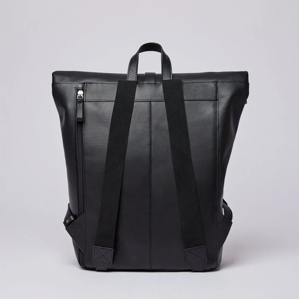 Baksida av En Sandqvist Antonia Leather 15L i högkvalitivt läder med snygga detaljer