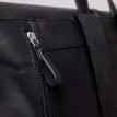 Dragkedja av En Sandqvist Antonia Leather 15L i högkvalitivt läder med snygga detaljer
