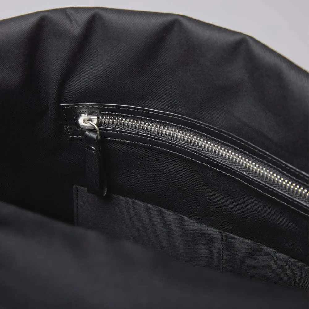 Insida ficka av Lättviktig och snygg Sandqvist Antonia Twill ryggsäck 15L