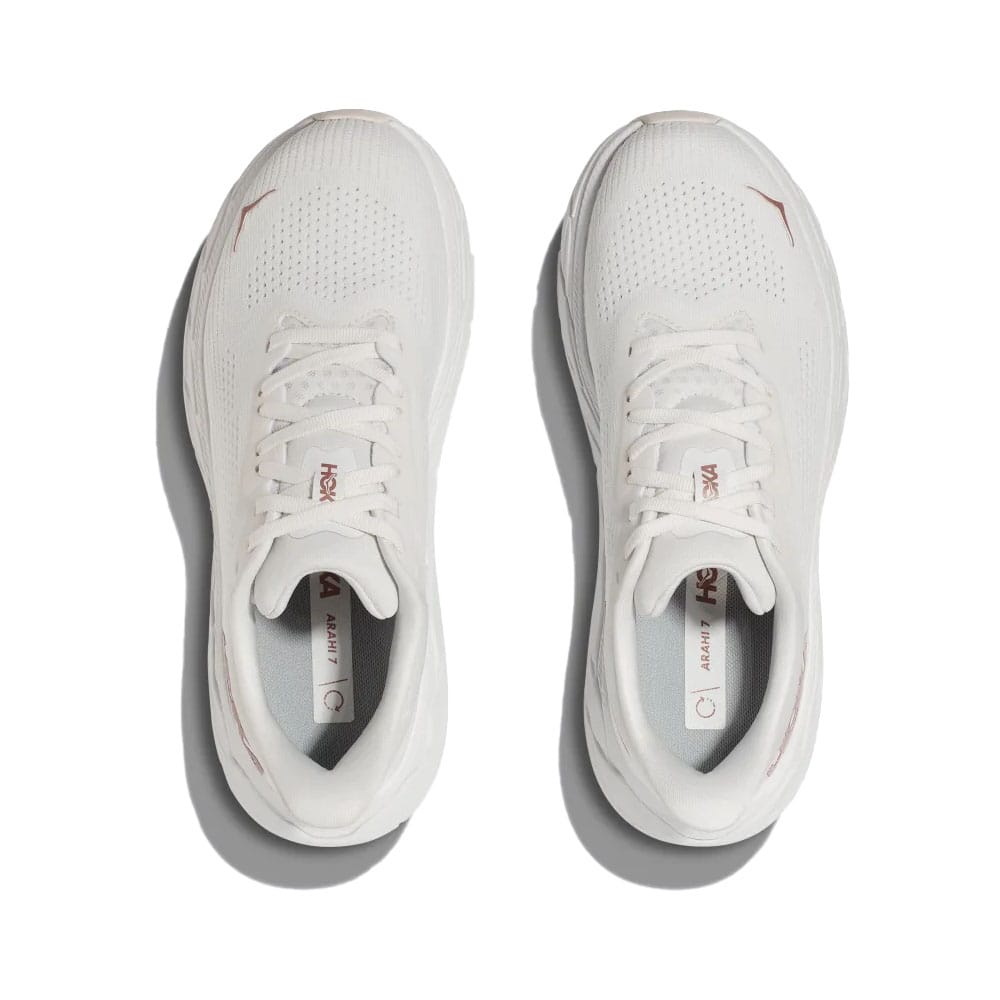 Ett par En snygg och bra dämpande HOKA ONE ONE Arahi 7 löparskor (dam)