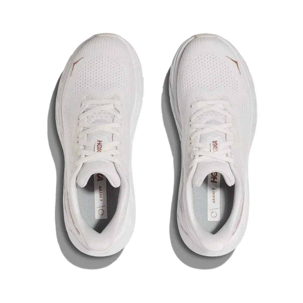 Ett par En snygg och bra dämpande HOKA ONE ONE Arahi 7 löparskor (dam)