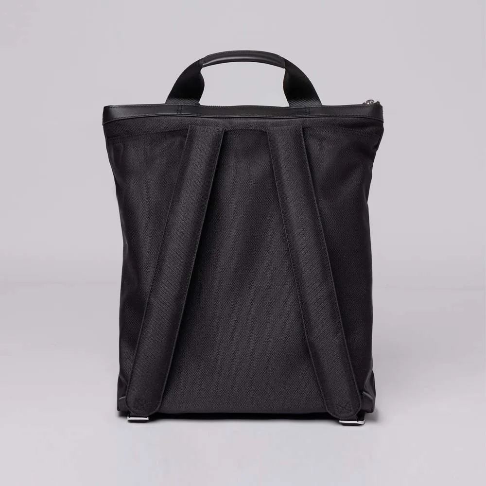 Axelremmar på En stilren men mångfunktionell Sandqvist Beenie Twill 15L