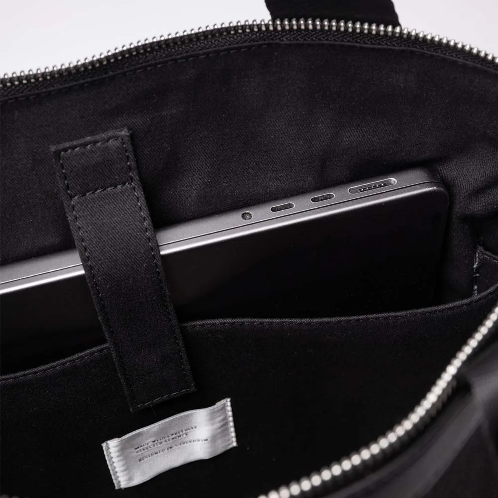 Datorfack på En stilren men mångfunktionell Sandqvist Beenie Twill 15L