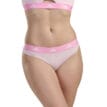 Kvinna som bär Adidas Thong 3-pack trosor i färgen rosa