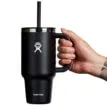 En modell åller En stor och praktisk Hydro Flask All Around Travel Tumbler med sugrör 32oz/946ml