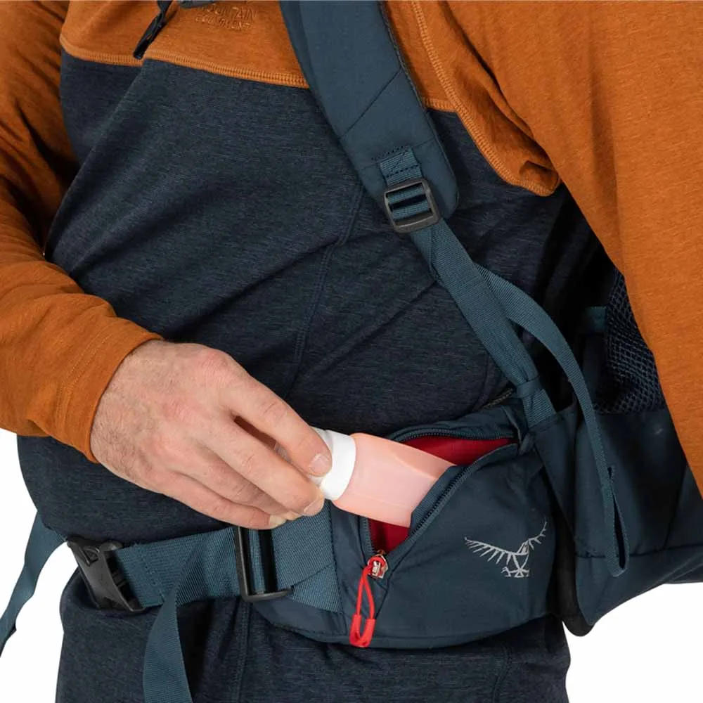 liten ficka fram på Osprey Farpoint Trek 55L vandrings och reseryggsäck (herr)