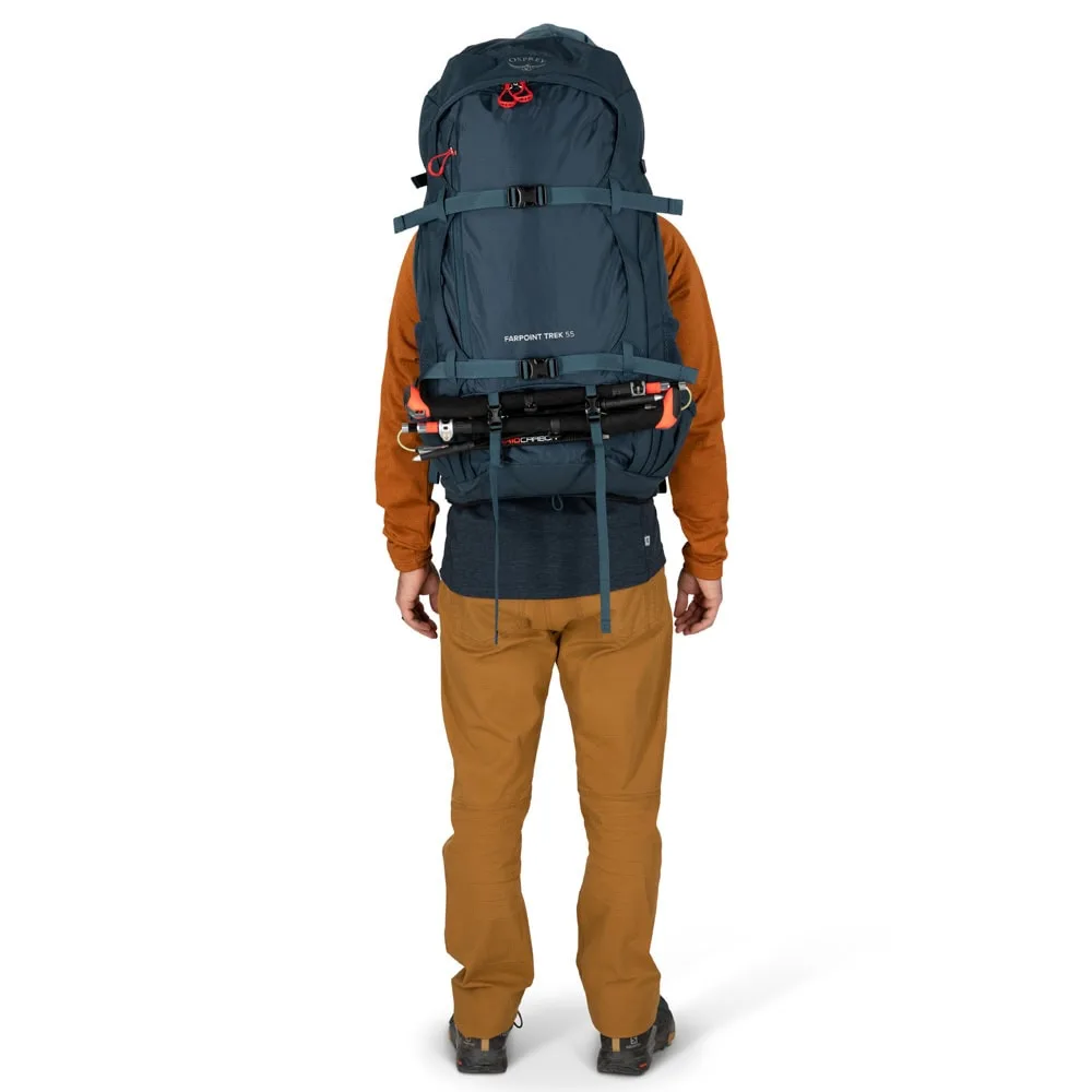 Osprey Farpoint Trek 55L vandrings och reseryggsäck (herr) bakifrån - på en modell