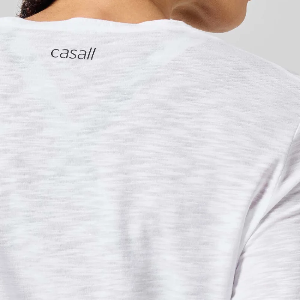 logga i nacke på Casall Soft Texture Long Sleeve träningströja (dam)