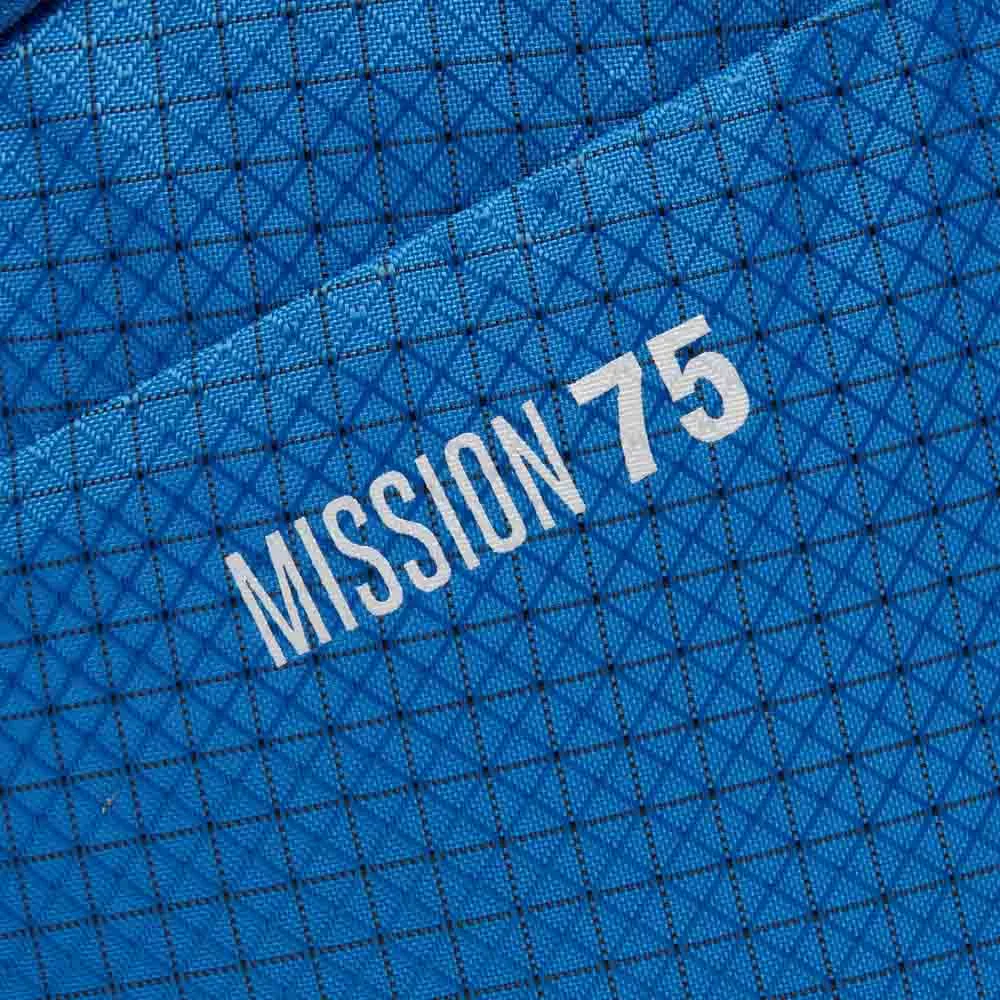 närbild av tyg av Snygg och praktisk Black Diamond Mission 75L ryggsäck (2024)