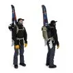 skidor på en Osprey Soelden 32 skidryggsäck (unisex)