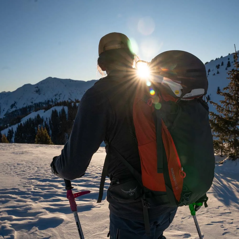 Soelden Pro E2 Airbag Pack 32 lavinryggsäck (herr) på en mnalig modell