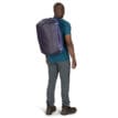 Osprey Transporter Duffel 40L (unisex) på en manlig modell