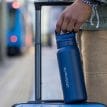 en blå LifeStraw Go 2.0 Stainless Steel flaska med vattenfilter 1 L