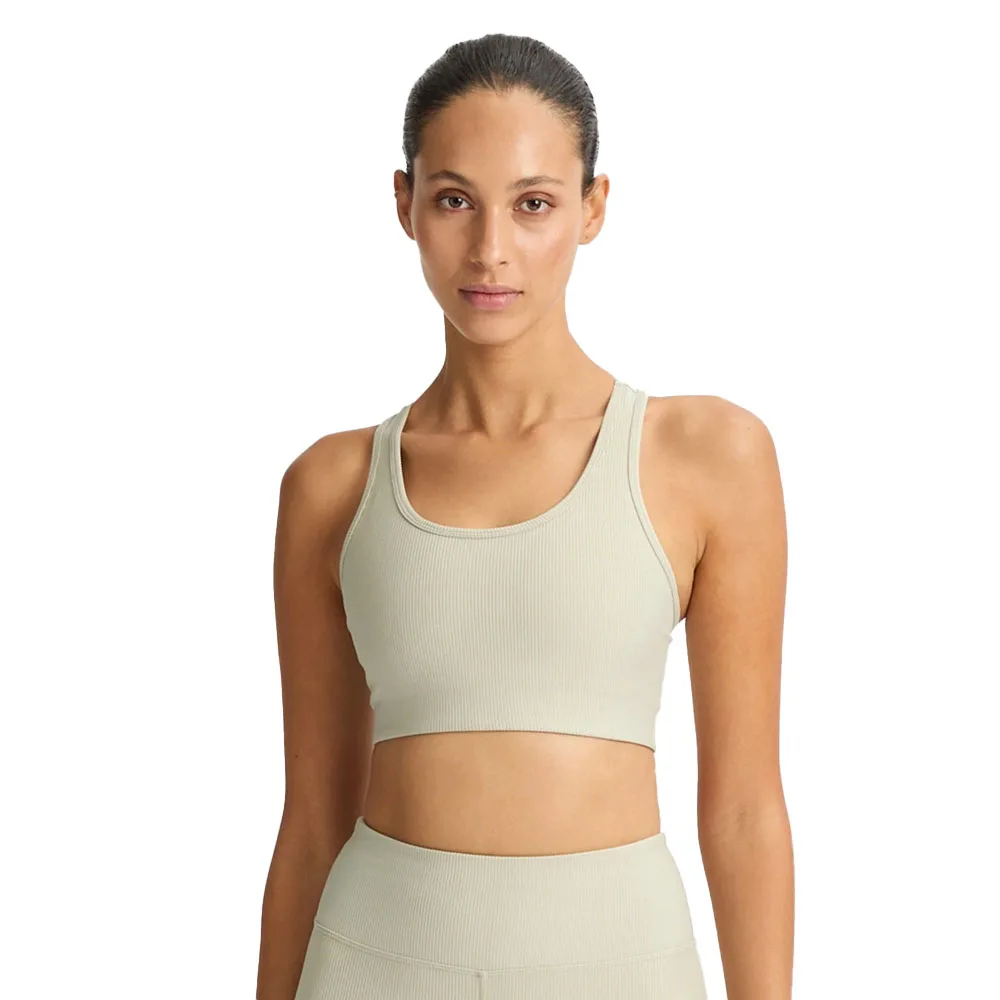 grön Röhnisch Ribbed R Sportsbra sport-bh (dam) på en modell