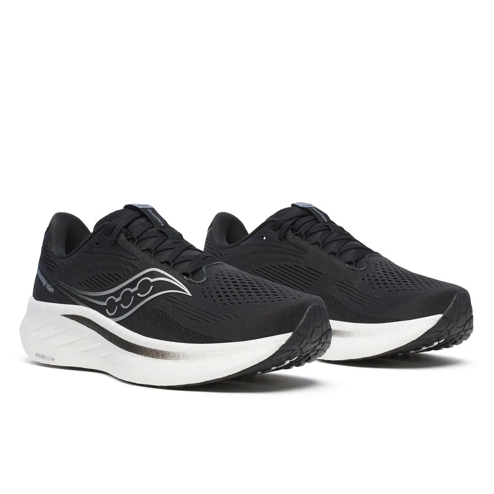 Ett par svarta Saucony Ride 18 Wide löparskor (herr)
