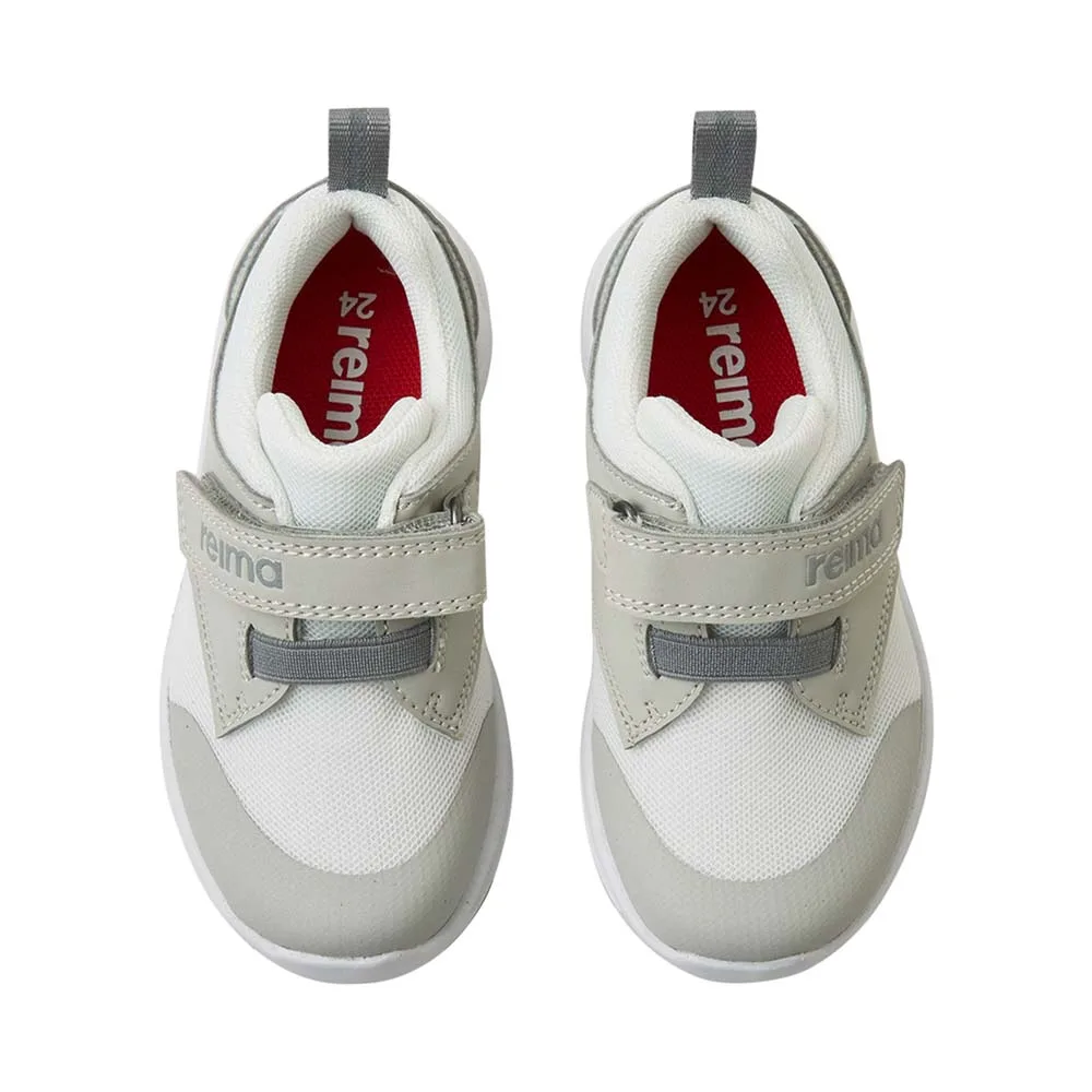 ett par Reima Ekena sneakers (barn) ovanifrån