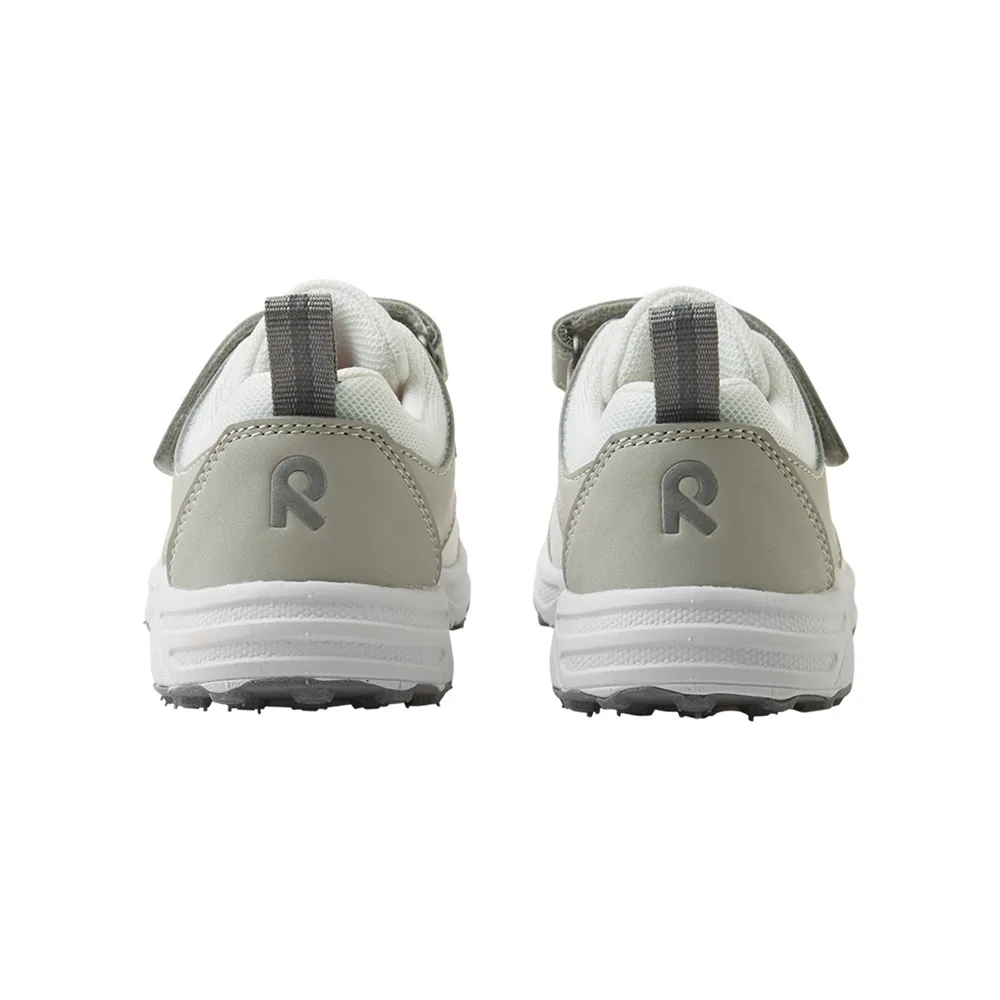baksida häl på ett par Reima Ekena sneakers (barn)