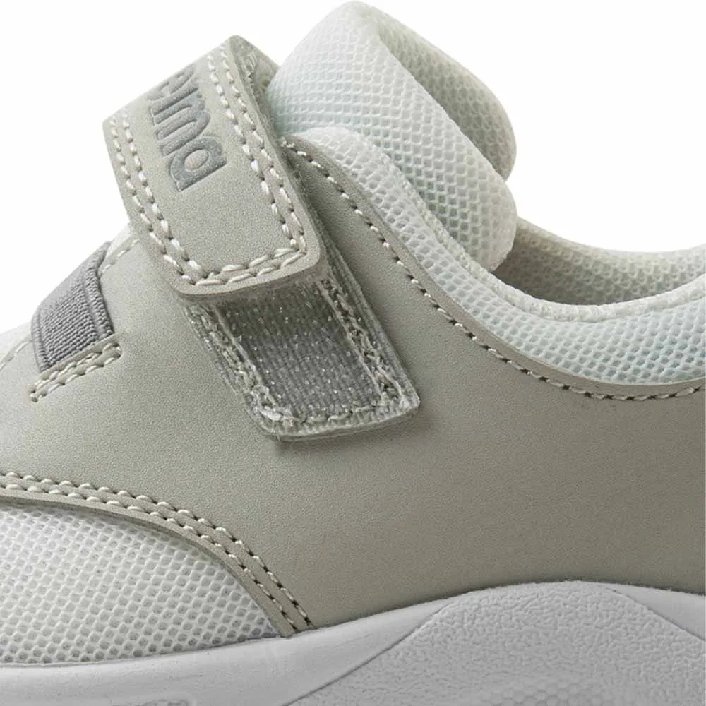 detaljer på en Reima Ekena sneakers (barn)