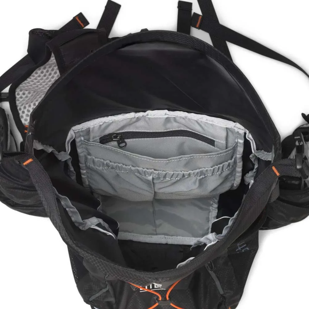 insida av en Silva Strive Mountain Pack 17+3L ryggsäck med väst (unisex)