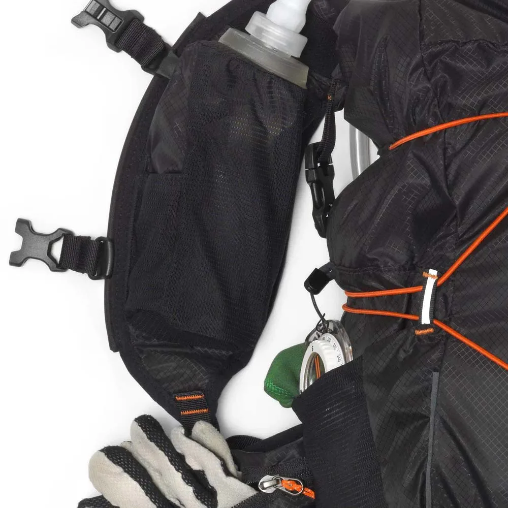 vattenflaska på Silva Strive Mountain Pack 17+3L ryggsäck med väst (unisex)