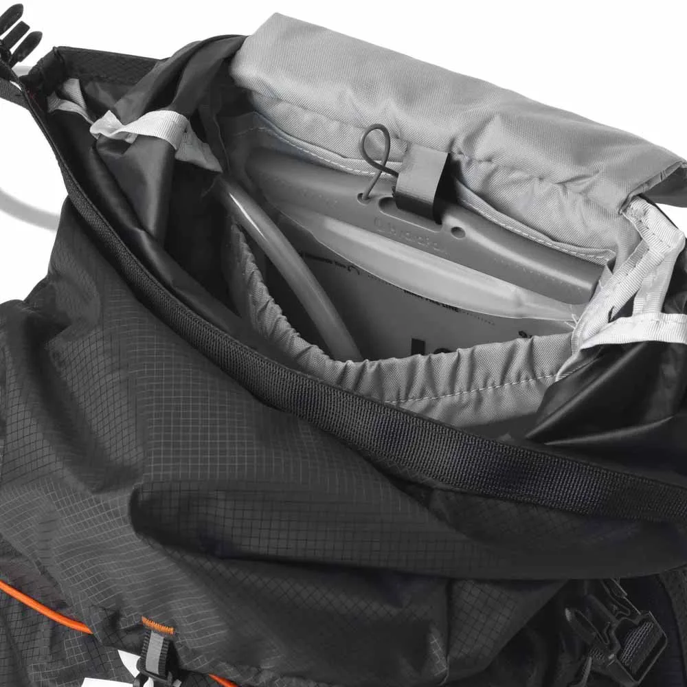 öppet fack på Silva Strive Mountain Pack 17+3L ryggsäck med väst (unisex)
