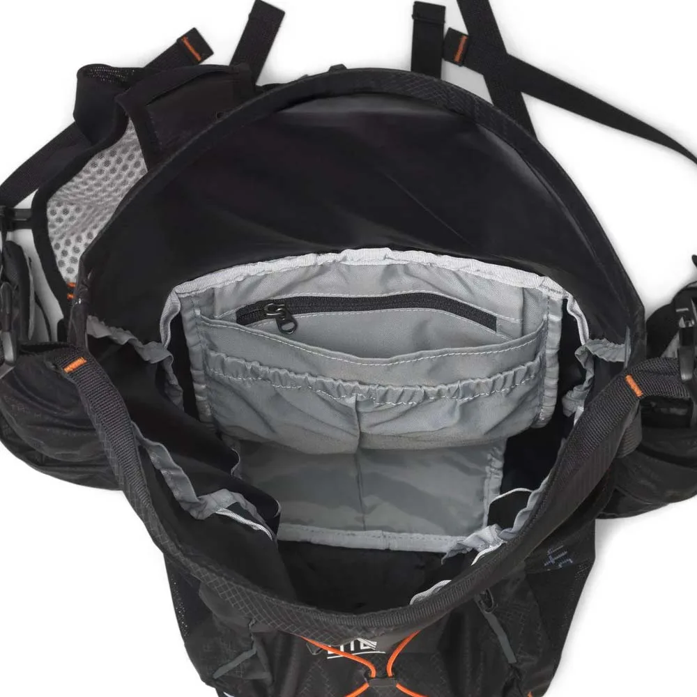 detaljer på insidan av Silva Strive Mountain Pack 23+3L ryggsäck med väst (unisex)