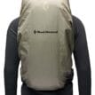 Black Diamond Trail Vista 28L alpinryggsäck (unisex) med ett regnskydd på sig