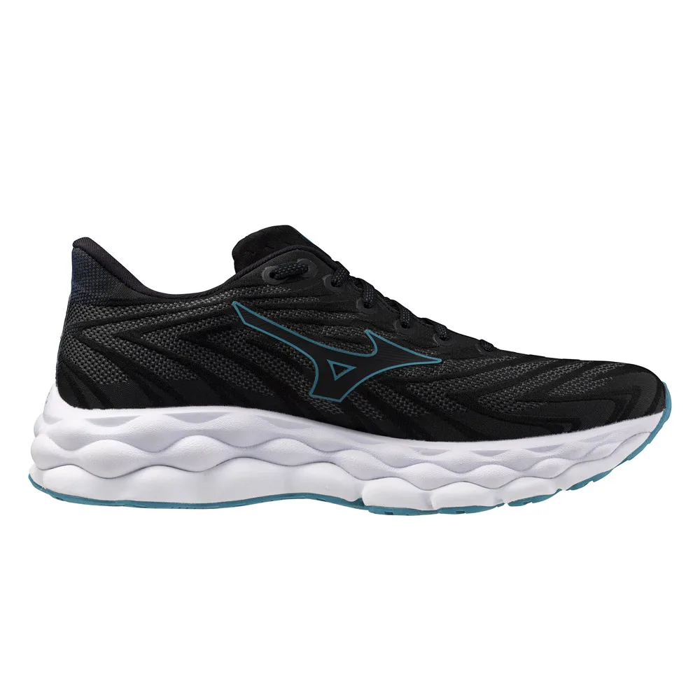 Mizuno Wave Sky 8 löparskor i färgen svart