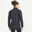 baksida av Craft Core Endur Hydro Jacket 2 träningsjacka (dam) på en modell