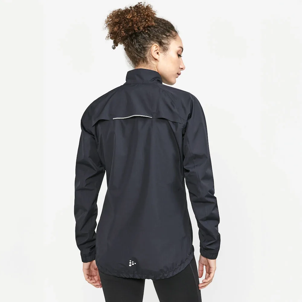 baksida av Craft Core Endur Hydro Jacket 2 träningsjacka (dam) på en modell