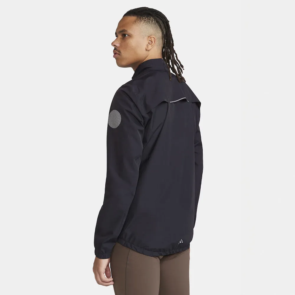 baksida av Craft Core Endur Hydro Jacket 2 träningsjacka (herr) på en modell