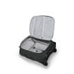 en öppnad Osprey Ozone 2-Wheel Carry-On 40L resväska (2025) (unisex)