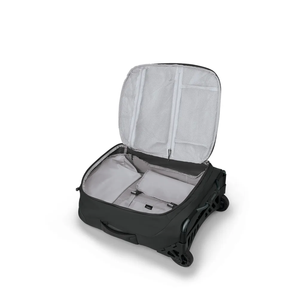 en öppnad Osprey Ozone 2-Wheel Carry-On 40L resväska (2025) (unisex)