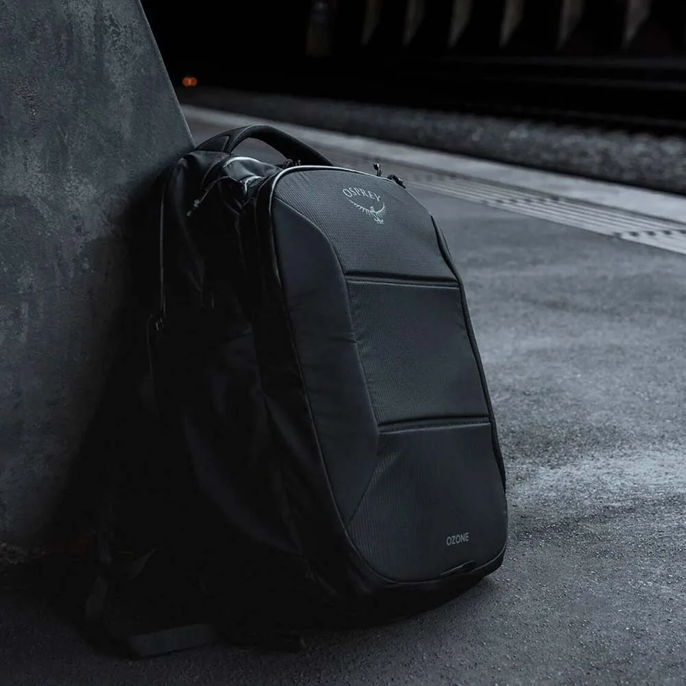 en svart Osprey Ozone Laptop Backpack 28L ryggsäck (unisex)
