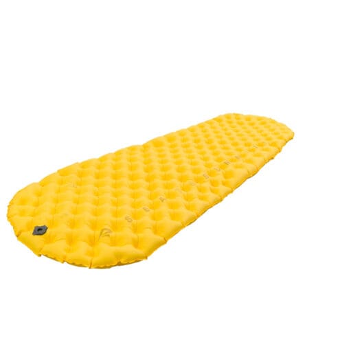 en gul Sea To Summit Aircell Mat Ultralight Pump självuppblåsbart liggunderlag