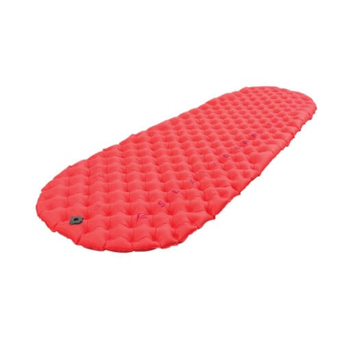 en röd Sea To Summit Aircell Mat Ultralight Women Insulated uppblåsbart liggunderlag (dam)