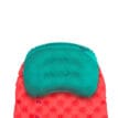 kudde på en Sea To Summit Aircell Mat Ultralight Women Insulated uppblåsbart liggunderlag (dam)