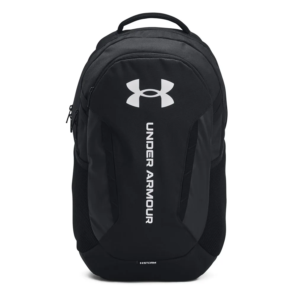 utsida av en svart Under Armour Hustle 6.0 träningsväska med datorfack (unisex)