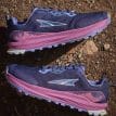 en lifestylebild på Altra Lone Peak 9+ traillöparskor (dam)