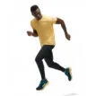 en modell bär Hoka Novafly Run Pant träningsbyxor (herr)