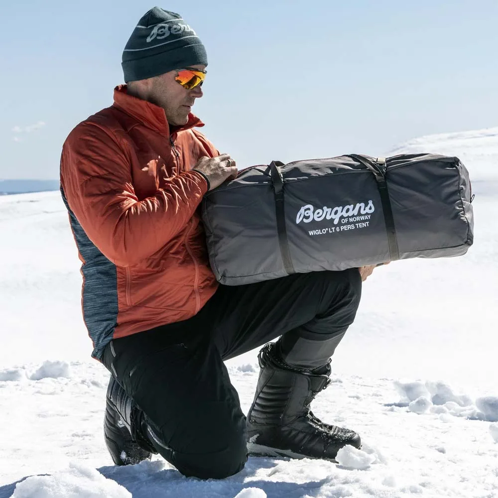 en ihoppackad Bergans Wiglo LT v.2 kupoltält för 6 personer