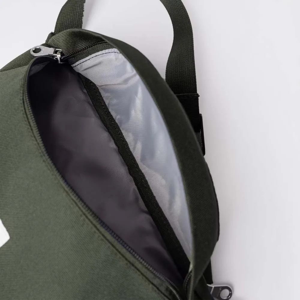 Ett öppet fack på en Sandqvist Ground Crossbody Bag axelväska (unisex)