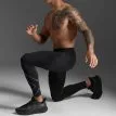 en modell visar upp ett par 2XU Light Speed Compression Tights träningstights (herr)
