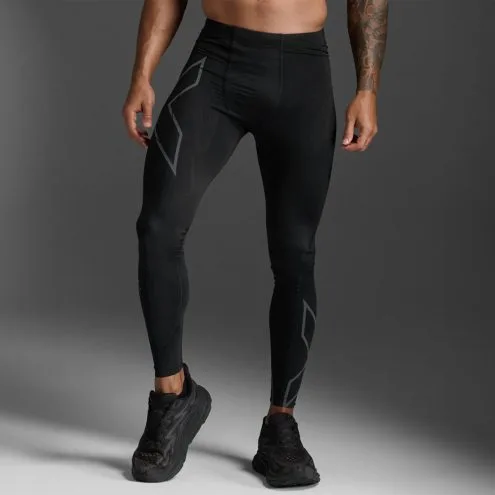 2XU Light Speed Compression Tights träningstights (herr) på en manlig modell