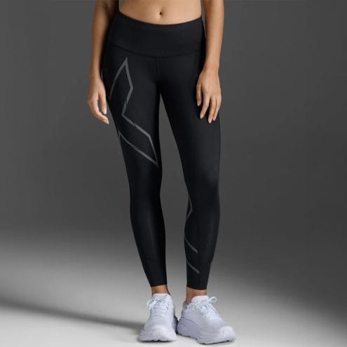 framsida av 2XU Light Speed Mid-Rise Compression Tights träningstights (dam) på en modell