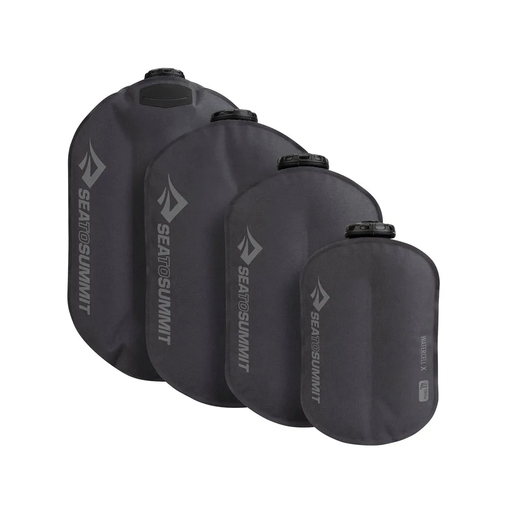 fyra olika storlekar av Sea to Summit Watercell X vätskebehållare med duschmunstycke