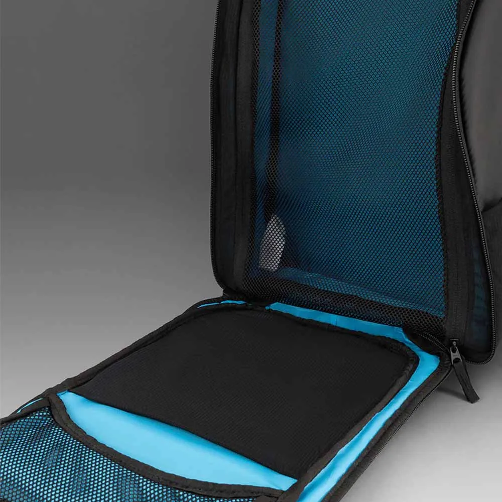ett öppet huvudfack på 2XU Transition Backpack ryggsäck (unisex)