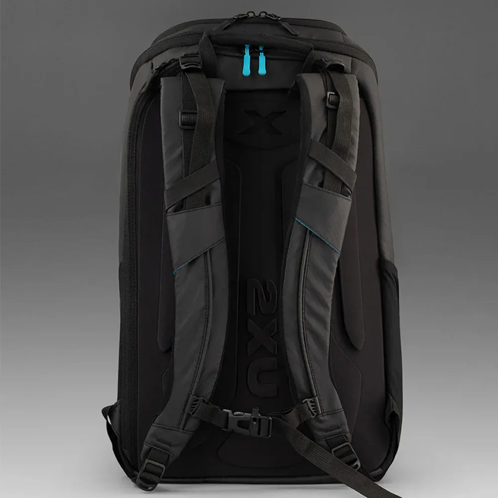 axelremmar på 2XU Transition Backpack ryggsäck (unisex)