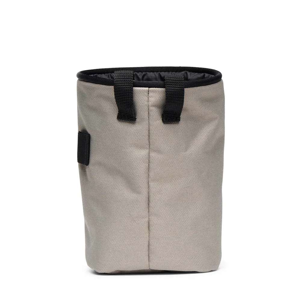 baksida av Black Diamond Mojo Chalk Bag kalkpåse